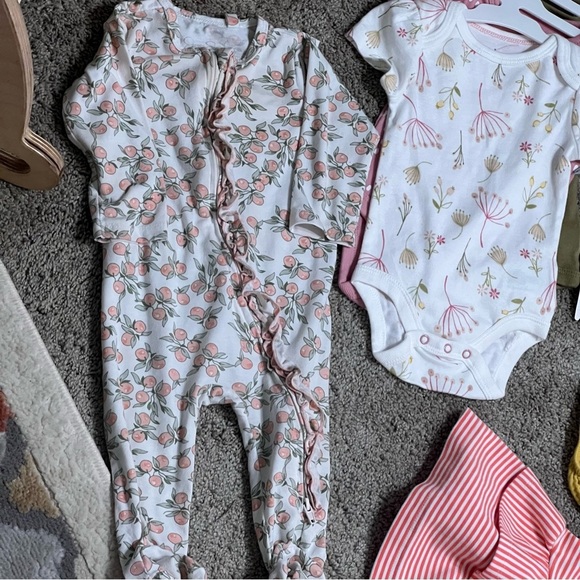 Baby girl quality name brand clothing bundle size 0/3 3/6 & 12 months no flaws - Picture 6 of 11